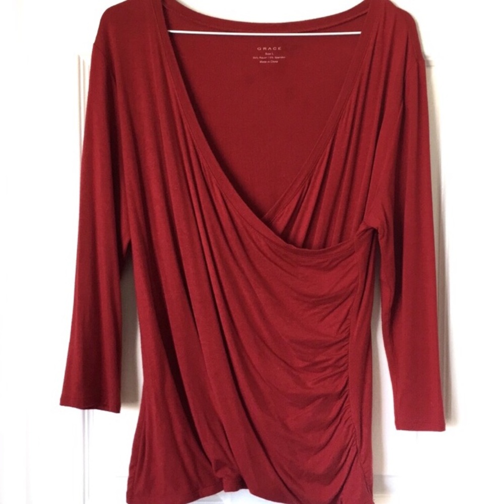 ‼️$5 SALE‼️ Red Side Scrunch Blouse Size L